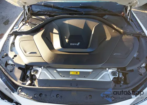 2022 BMW I4 Edrive40 z USA, uszkodzony, nr VIN WBY73AW08NFM93593